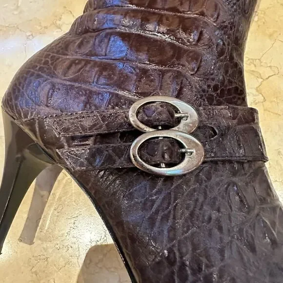 Elegant Brown Heeled Boots - Picture 4 of 14